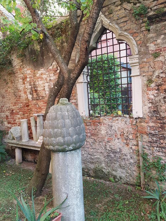 Appartamento Garden Ca' Rezzonico Veneza Exterior foto