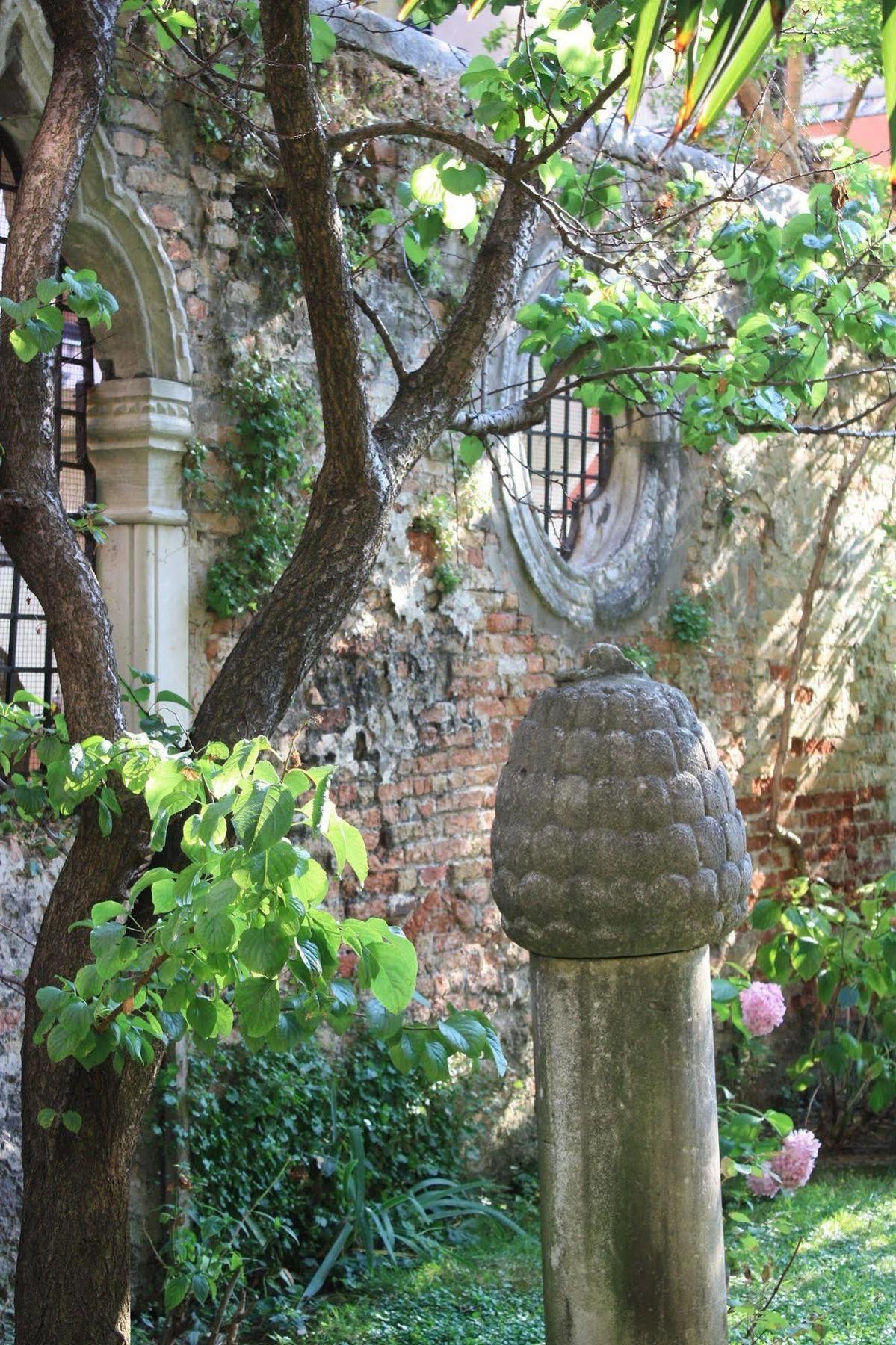 Appartamento Garden Ca' Rezzonico Veneza Exterior foto